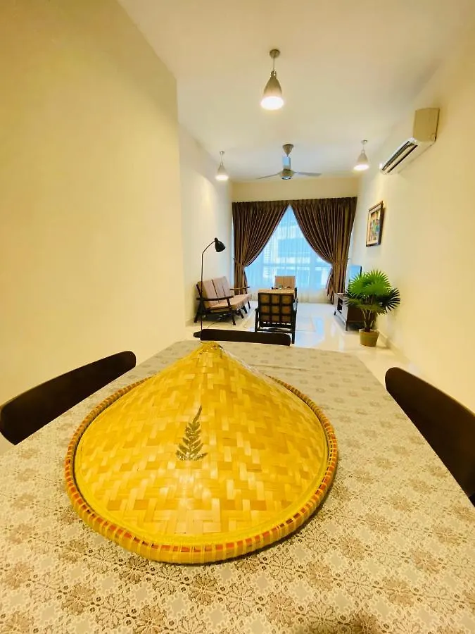 Crest Residence 2 Bedroom Condo With Klcc View 쿠알라룸푸르