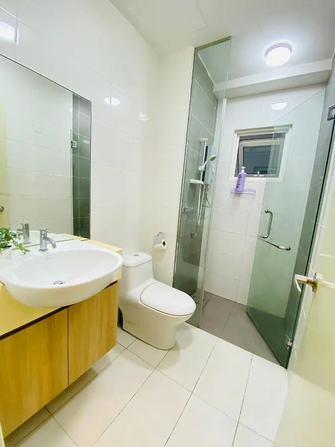 Crest Residence 2 Bedroom Condo With Klcc View 쿠알라룸푸르 0*,